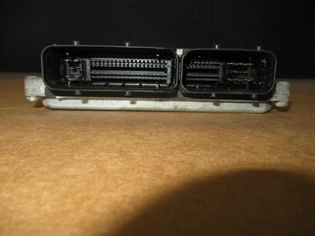Hitachi 8980209292 - ECU - Építőipari gépek: 3 kép. Hitachi 8980209292 - ECU - Építőipari gépek: 3 kép.