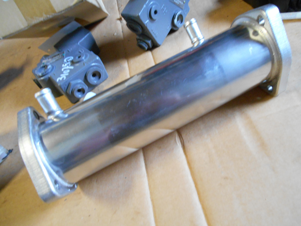 Hitachi 8980281121 - 8982127150 - EGR hűtő - Mezőgazdasági gépek: 5 kép. Hitachi 8980281121 - 8982127150 - EGR hűtő - Mezőgazdasági gépek: 5 kép.