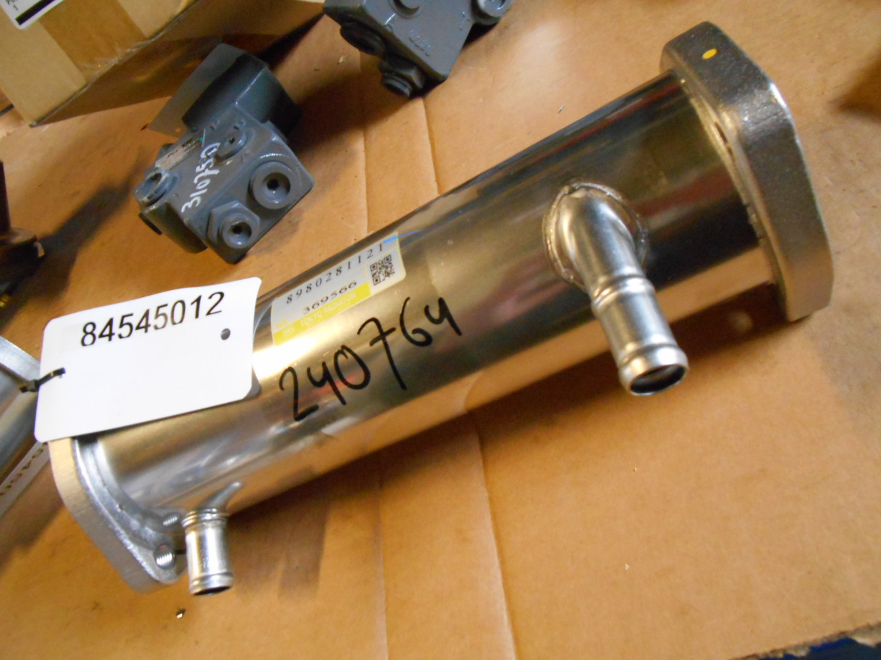 Hitachi 8980281121 - 8982127150 - EGR hűtő - Mezőgazdasági gépek: 2 kép. Hitachi 8980281121 - 8982127150 - EGR hűtő - Mezőgazdasági gépek: 2 kép.