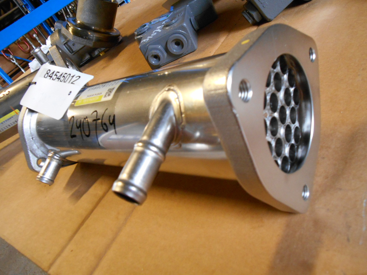 Hitachi 8980281121 - EGR hűtő - Mezőgazdasági gépek: 4 kép. Hitachi 8980281121 - EGR hűtő - Mezőgazdasági gépek: 4 kép.