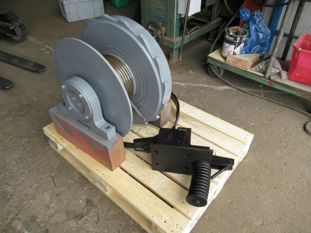 Hitachi KH125-2 - - Csörlő - Építőipari gépek: 1 kép. Hitachi KH125-2 - - Csörlő - Építőipari gépek: 1 kép.