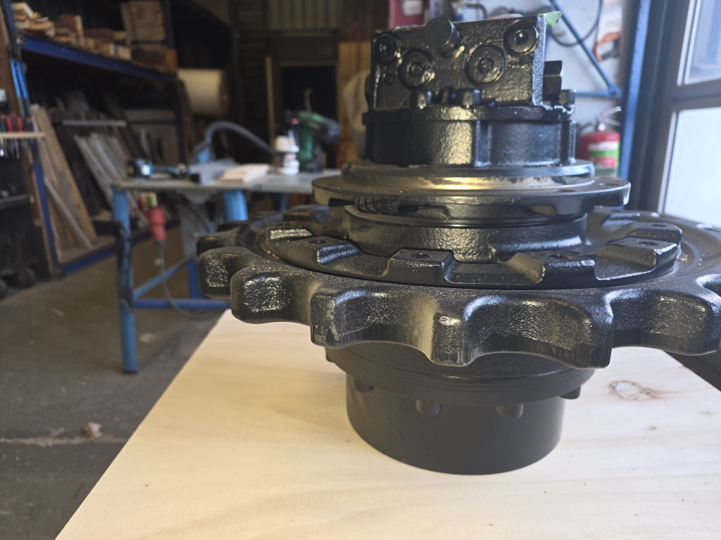 Hitachi YD60000921 - Véglehajtás - Építőipari gépek: 3 kép. Hitachi YD60000921 - Véglehajtás - Építőipari gépek: 3 kép.