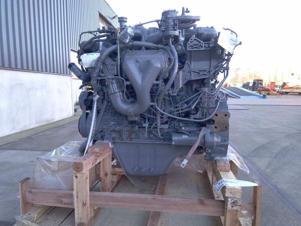 Isuzu 6UZ1XBSS-01 - KTH16132 - Motor - Építőipari gépek: 1 kép. Isuzu 6UZ1XBSS-01 - KTH16132 - Motor - Építőipari gépek: 1 kép.