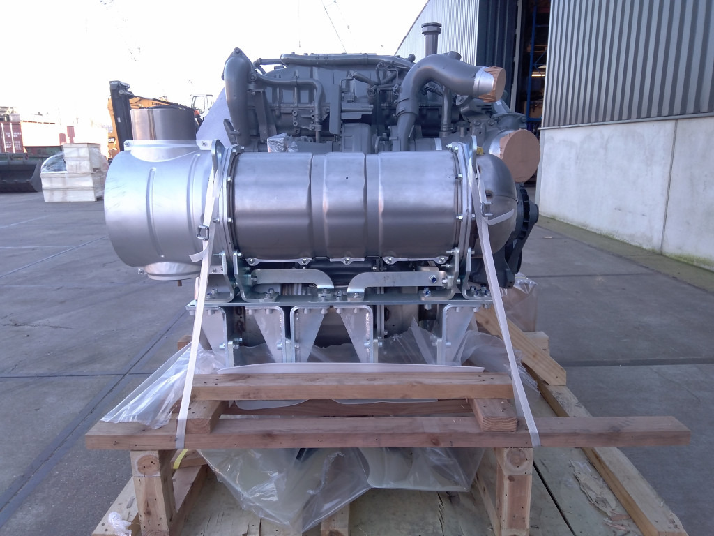 Isuzu 6UZ1XBSS-01 - KTH17320 - Motor - Építőipari gépek: 4 kép. Isuzu 6UZ1XBSS-01 - KTH17320 - Motor - Építőipari gépek: 4 kép.