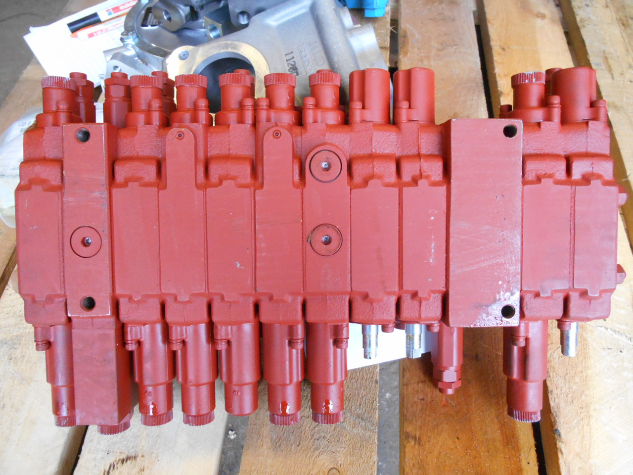 Kobelco PM30V00032F1 - Hidraulikus szelep - Építőipari gépek: 5 kép. Kobelco PM30V00032F1 - Hidraulikus szelep - Építőipari gépek: 5 kép.