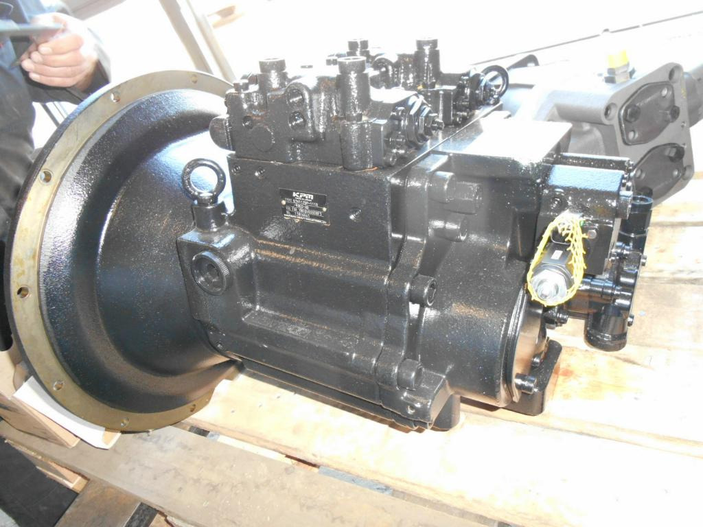 Kobelco YN10V00008F3 - YN10V00008F2 - Hidraulikus szivattyú - Építőipari gépek: 2 kép. Kobelco YN10V00008F3 - YN10V00008F2 - Hidraulikus szivattyú - Építőipari gépek: 2 kép.
