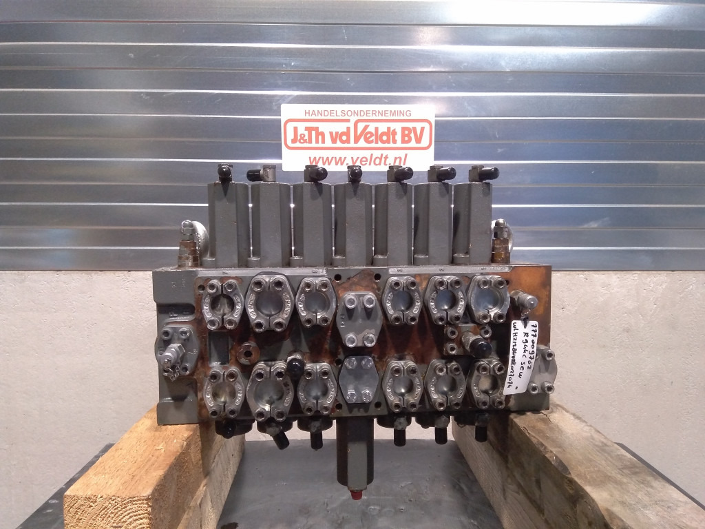 Liebherr 10476463 - Hidraulikus szelep - Építőipari gépek: 1 kép. Liebherr 10476463 - Hidraulikus szelep - Építőipari gépek: 1 kép.