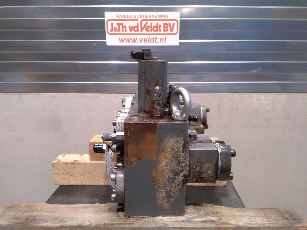 Liebherr 10476463 - Hidraulikus szelep - Építőipari gépek: 2 kép. Liebherr 10476463 - Hidraulikus szelep - Építőipari gépek: 2 kép.