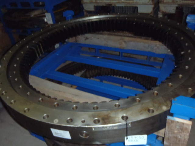 New Holland 1554050 - Elforduló gyűrű - Építőipari gépek: 1 kép. New Holland 1554050 - Elforduló gyűrű - Építőipari gépek: 1 kép.