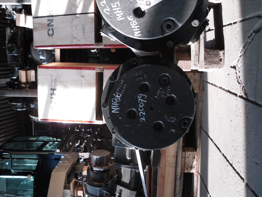 New Holland 2810833 - Hátsó tengely - Építőipari gépek: 2 kép. New Holland 2810833 - Hátsó tengely - Építőipari gépek: 2 kép.