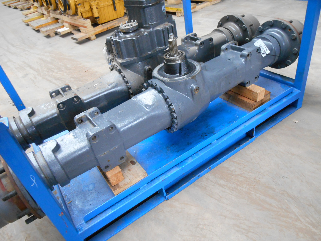 New Holland 2814103 - Hátsó tengely - Építőipari gépek: 3 kép. New Holland 2814103 - Hátsó tengely - Építőipari gépek: 3 kép.