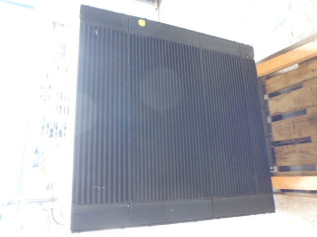 New Holland 4575660 - Hűtőrendszer - Építőipari gépek: 1 kép. New Holland 4575660 - Hűtőrendszer - Építőipari gépek: 1 kép.