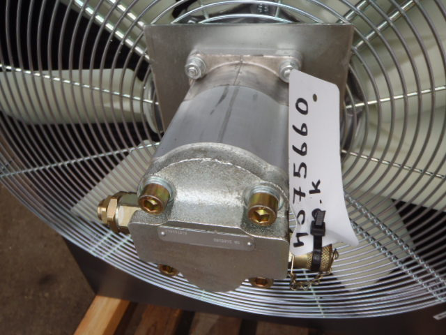 New Holland 4575660 - Hűtőrendszer - Építőipari gépek: 3 kép. New Holland 4575660 - Hűtőrendszer - Építőipari gépek: 3 kép.