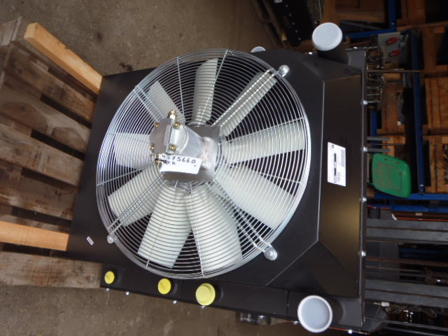 New Holland 4575660 - Hűtőrendszer - Építőipari gépek: 2 kép. New Holland 4575660 - Hűtőrendszer - Építőipari gépek: 2 kép.