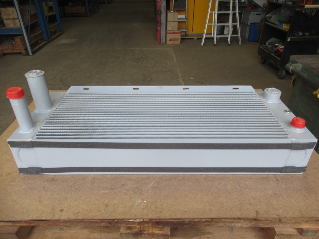 New Holland 6904525 - Olajhűtő - Építőipari gépek: 1 kép. New Holland 6904525 - Olajhűtő - Építőipari gépek: 1 kép.