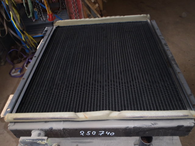 New Holland 71432276 - Olajhűtő - Építőipari gépek: 1 kép. New Holland 71432276 - Olajhűtő - Építőipari gépek: 1 kép.