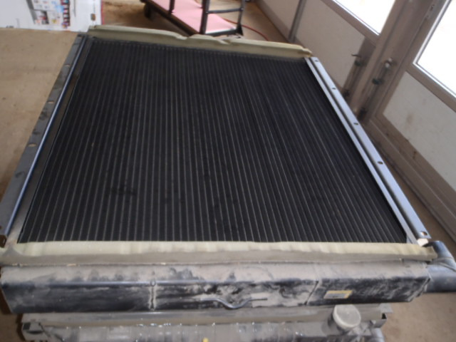 New Holland 71432276 - Olajhűtő - Építőipari gépek: 2 kép. New Holland 71432276 - Olajhűtő - Építőipari gépek: 2 kép.