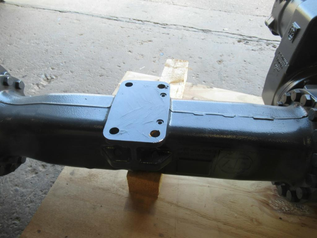 New Holland 84285793 - Hátsó tengely - Építőipari gépek: 5 kép. New Holland 84285793 - Hátsó tengely - Építőipari gépek: 5 kép.