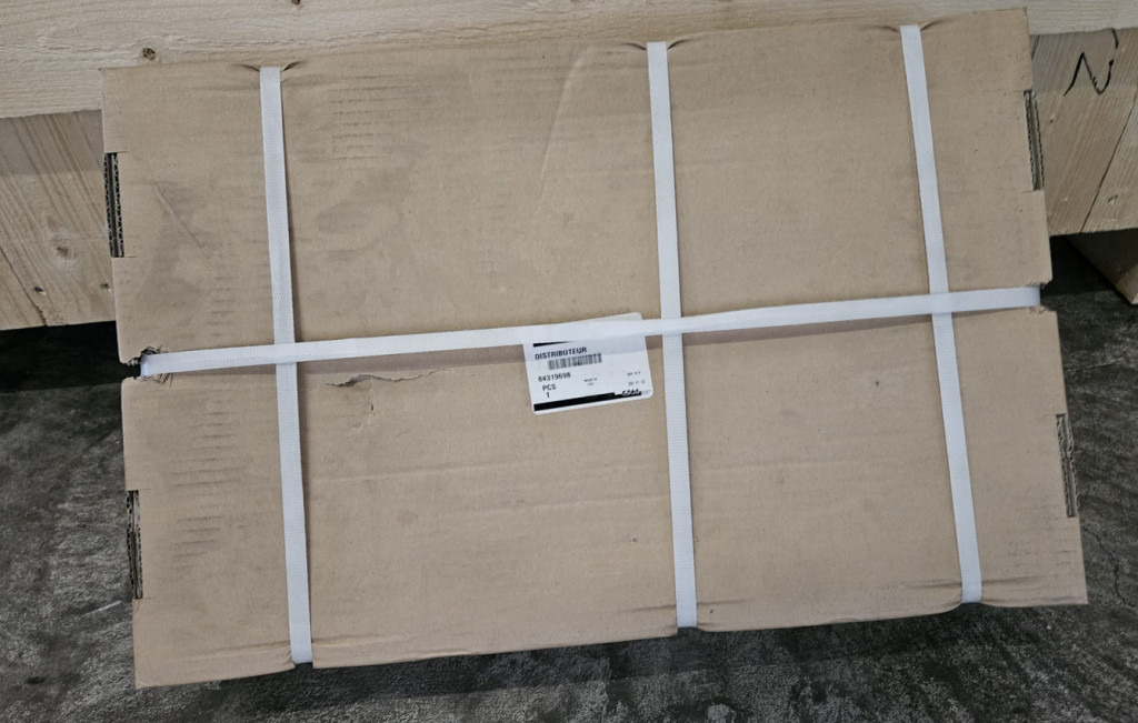 New Holland 84319698 - Hidraulikus szelep - Építőipari gépek: 2 kép. New Holland 84319698 - Hidraulikus szelep - Építőipari gépek: 2 kép.