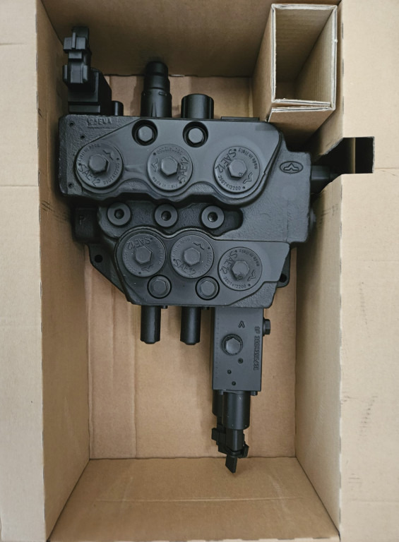 New Holland 84319698 - Hidraulikus szelep - Építőipari gépek: 4 kép. New Holland 84319698 - Hidraulikus szelep - Építőipari gépek: 4 kép.