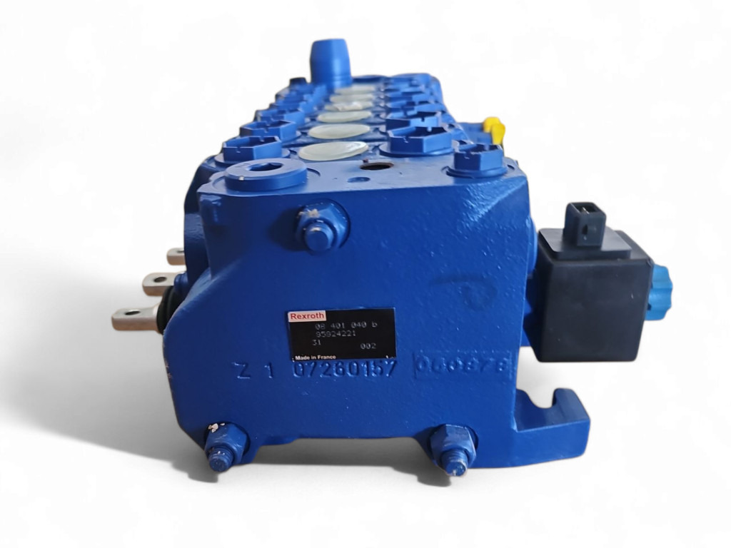 New Holland 85824221 - Hidraulikus szelep - Építőipari gépek: 4 kép. New Holland 85824221 - Hidraulikus szelep - Építőipari gépek: 4 kép.