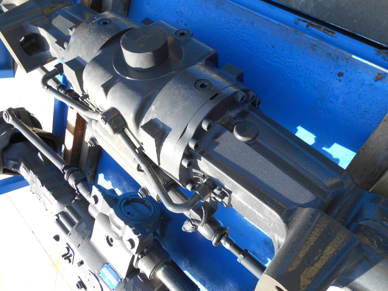 New Holland 87674866 - Hátsó tengely - Építőipari gépek: 5 kép. New Holland 87674866 - Hátsó tengely - Építőipari gépek: 5 kép.