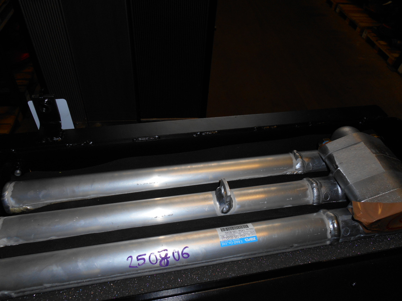 New Holland LS05P00044F1 - Olajhűtő - Építőipari gépek: 2 kép. New Holland LS05P00044F1 - Olajhűtő - Építőipari gépek: 2 kép.