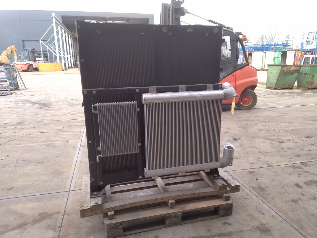 New Holland LS05P00054F1 - Olajhűtő - Építőipari gépek: 1 kép. New Holland LS05P00054F1 - Olajhűtő - Építőipari gépek: 1 kép.