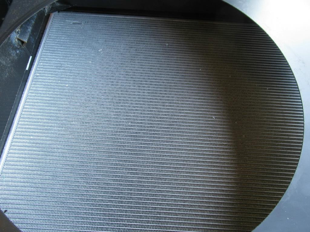 New Holland YN05P00034S001 - 87339771 - Radiátor - Építőipari gépek: 5 kép. New Holland YN05P00034S001 - 87339771 - Radiátor - Építőipari gépek: 5 kép.