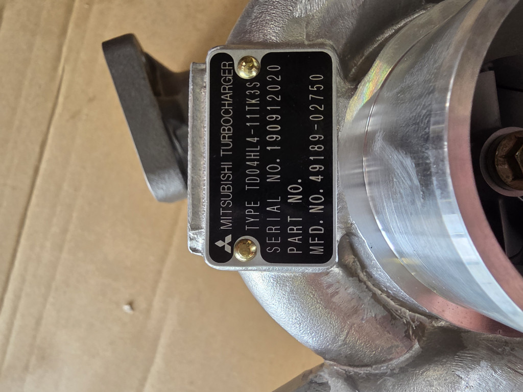 New Holland va4918902750 - Turbó - Építőipari gépek: 4 kép. New Holland va4918902750 - Turbó - Építőipari gépek: 4 kép.