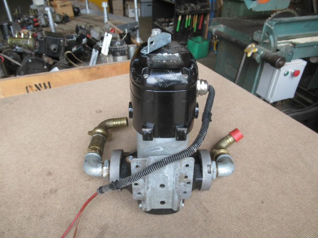 Piusi F00363B0A - - Üzemanyag szivattyú - Építőipari gépek: 3 kép. Piusi F00363B0A - - Üzemanyag szivattyú - Építőipari gépek: 3 kép.