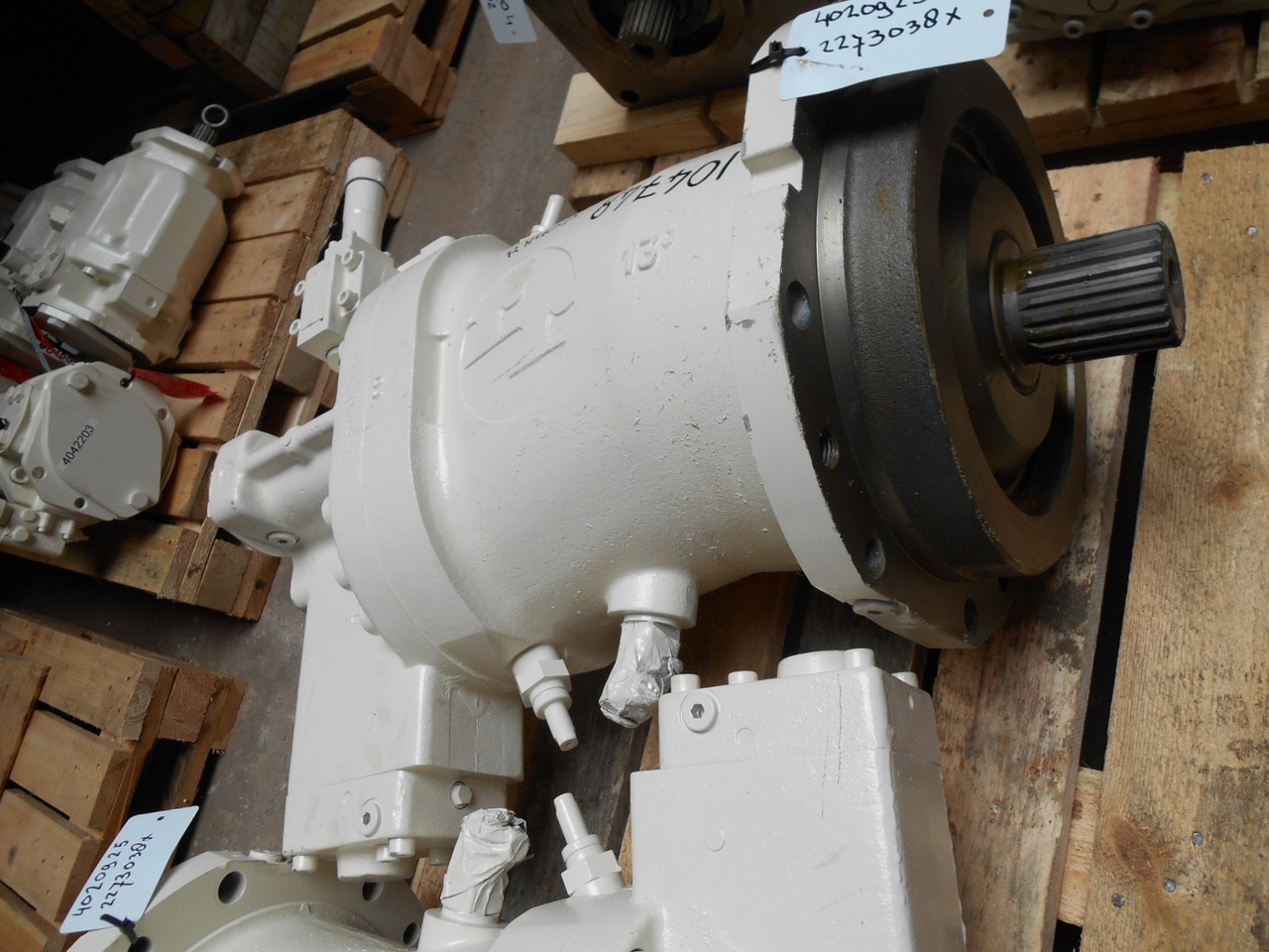 Terex O&K 2273038X - 2273038 - Hidraulikus szivattyú - Építőipari gépek: 3 kép. Terex O&K 2273038X - 2273038 - Hidraulikus szivattyú - Építőipari gépek: 3 kép.