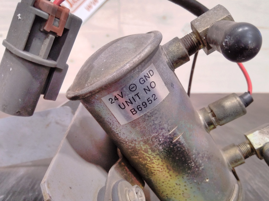 U-shin B9652 - - Üzemanyag szivattyú - Építőipari gépek: 4 kép. U-shin B9652 - - Üzemanyag szivattyú - Építőipari gépek: 4 kép.