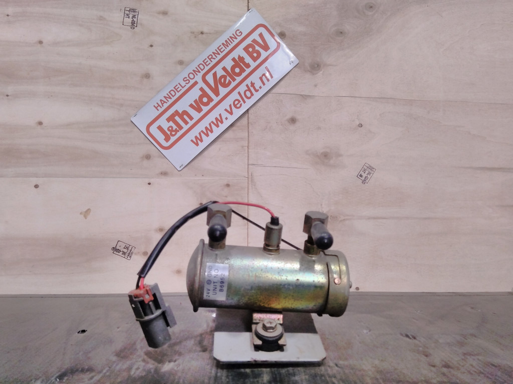 U-shin B9652 - - Üzemanyag szivattyú - Építőipari gépek: 1 kép. U-shin B9652 - - Üzemanyag szivattyú - Építőipari gépek: 1 kép.