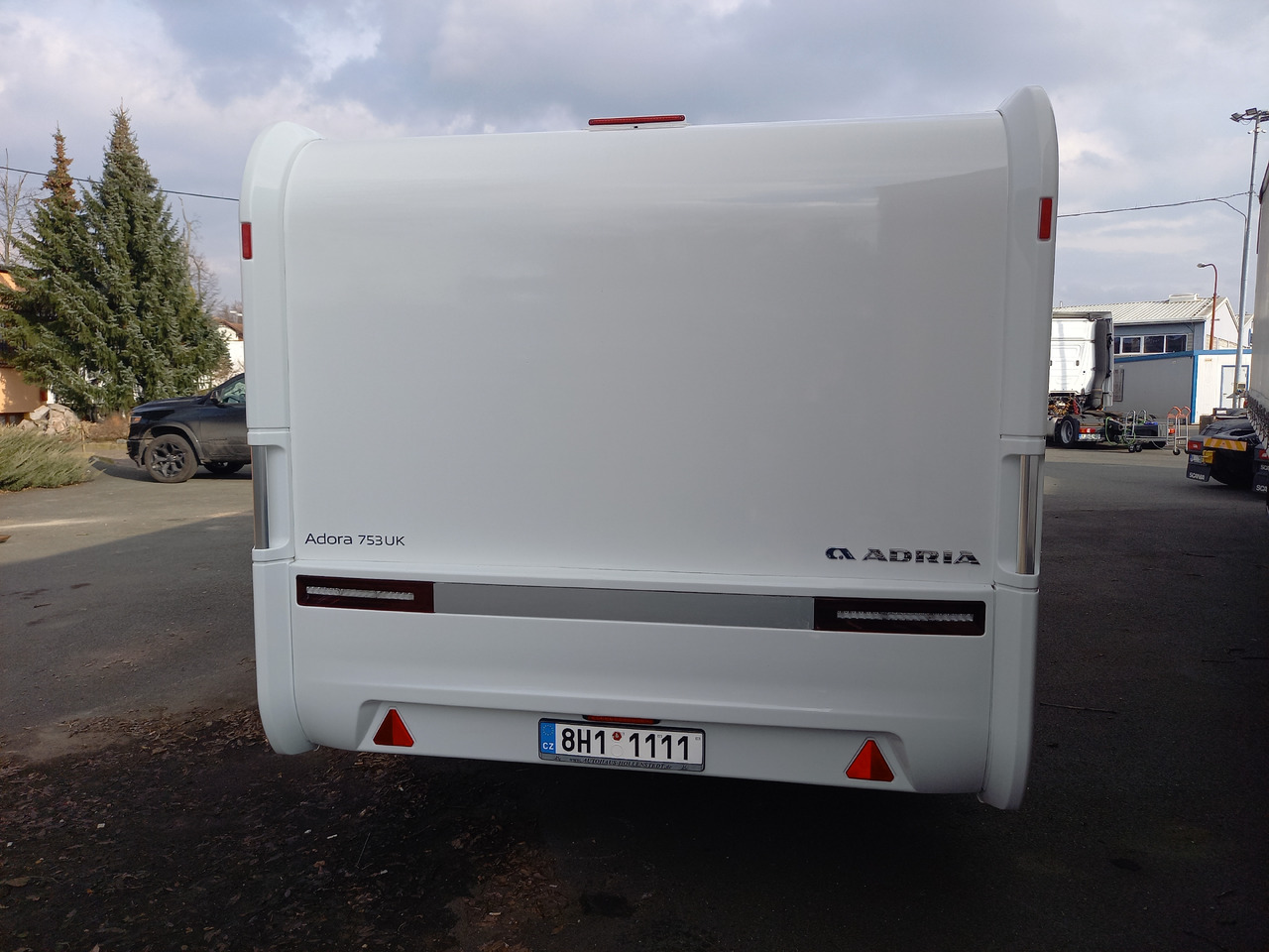 ADRIA Adora 753 UK - Lakókocsi: 5 kép. ADRIA Adora 753 UK - Lakókocsi: 5 kép.