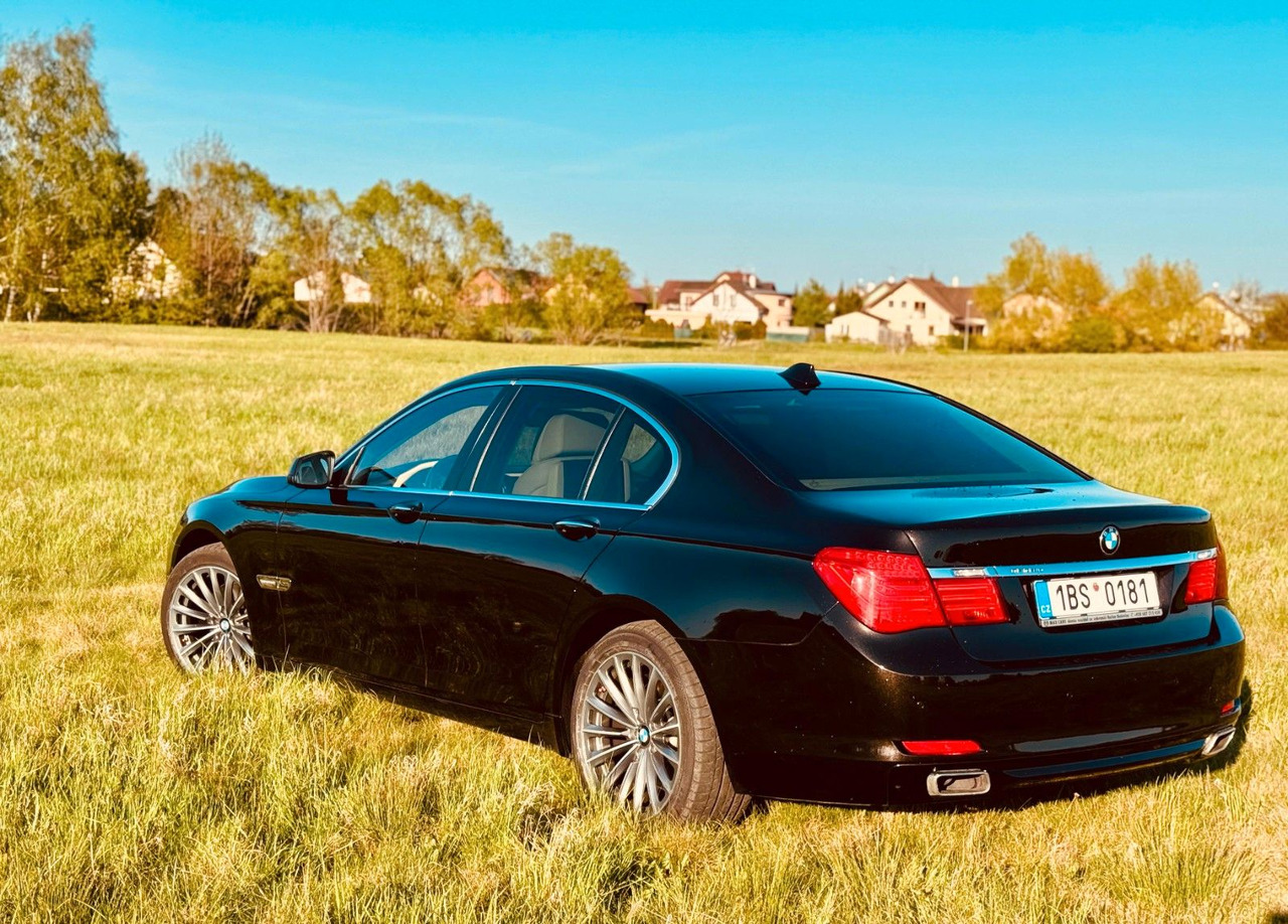 BMW 740d xDrive 4x4 Long - Szedán: 2 kép. BMW 740d xDrive 4x4 Long - Szedán: 2 kép.