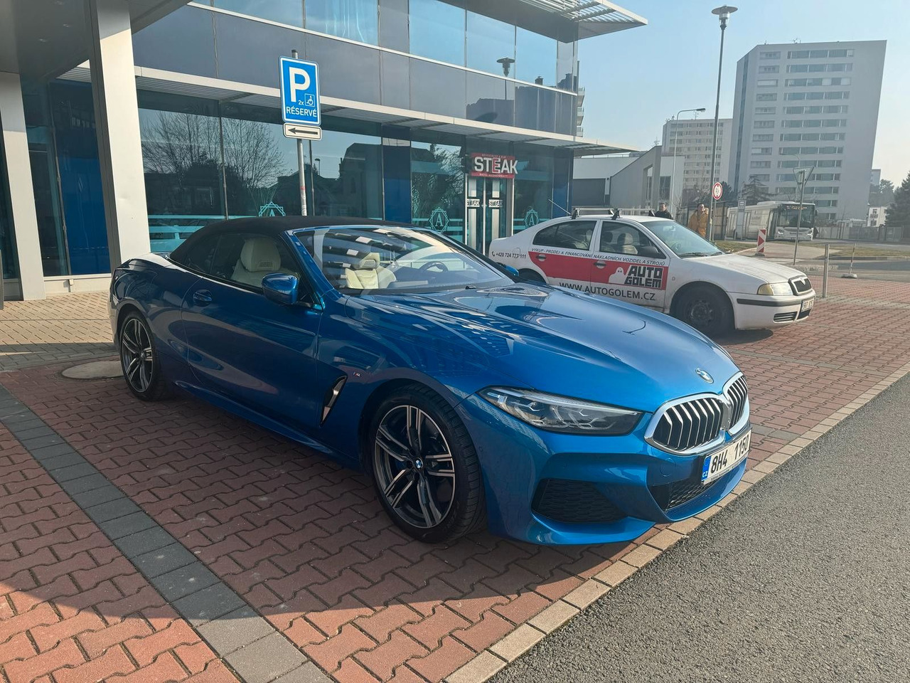 BMW 840 Baureihe 8 Cabrio 840 d xDrive M Sport - Autó: 3 kép. BMW 840 Baureihe 8 Cabrio 840 d xDrive M Sport - Autó: 3 kép.