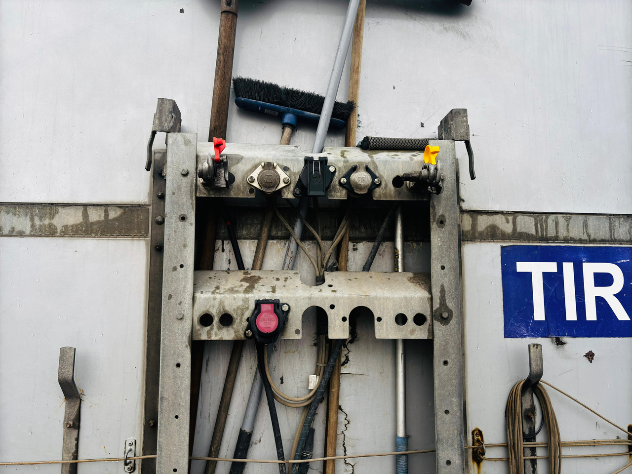 PANAV NV036M - Félpótkocsi: 3 kép. PANAV NV036M - Félpótkocsi: 3 kép.