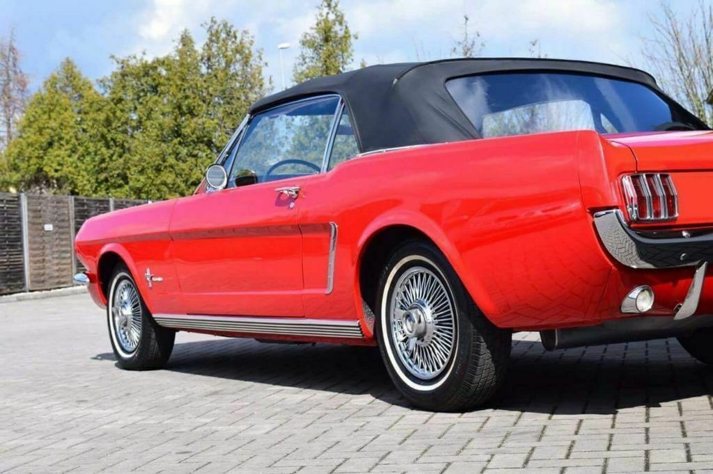 Ford Mustang Cabriolet - Autó: 5 kép. Ford Mustang Cabriolet - Autó: 5 kép.