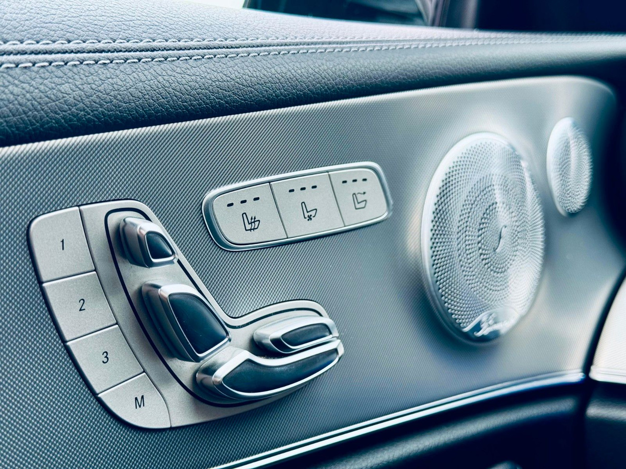 Mercedes-Benz E 220 d Autom. - Kabrió: 2 kép. Mercedes-Benz E 220 d Autom. - Kabrió: 2 kép.