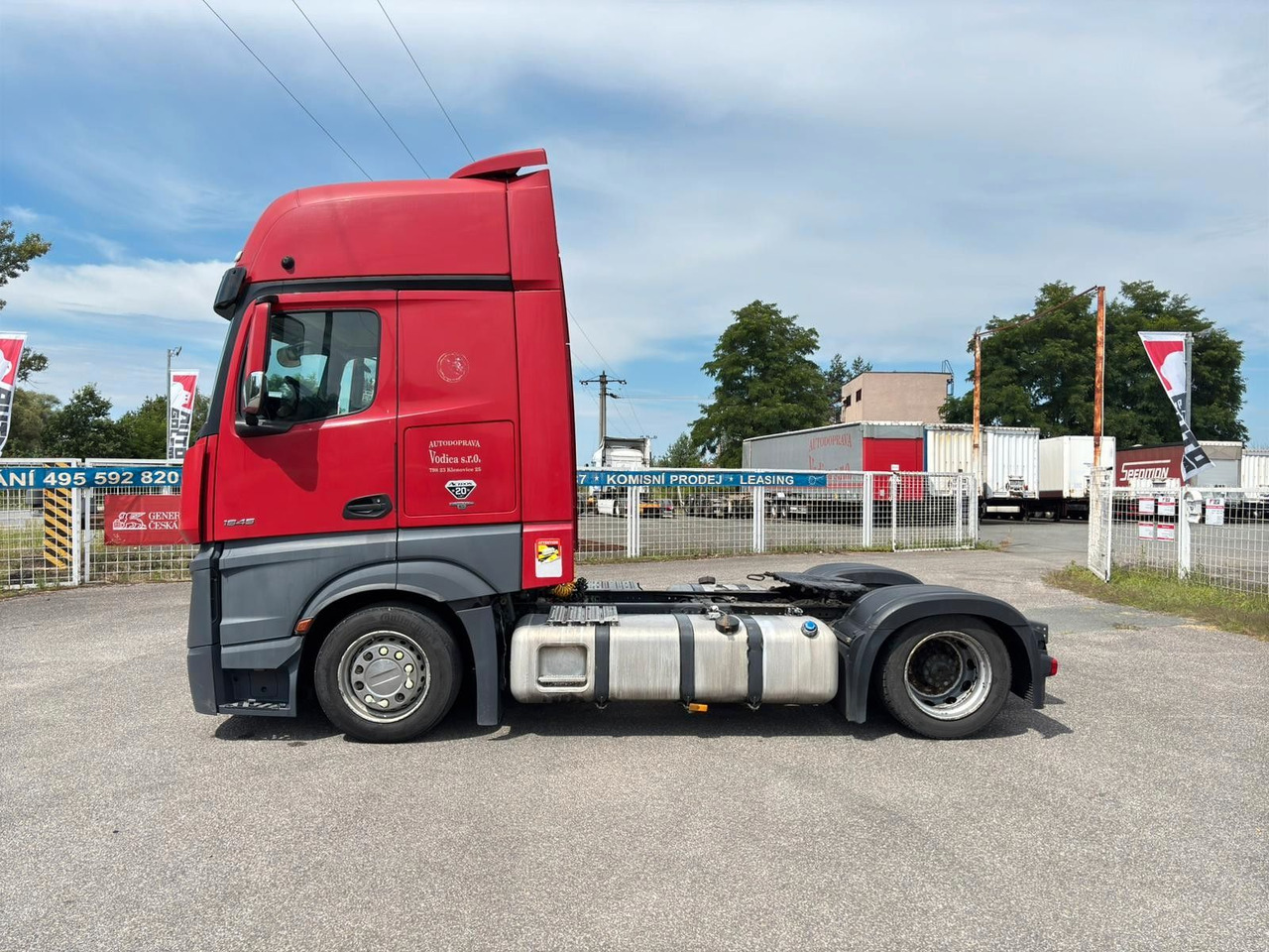Mercedes-Benz Actros 1845 - Nyergesvontató: 5 kép. Mercedes-Benz Actros 1845 - Nyergesvontató: 5 kép.