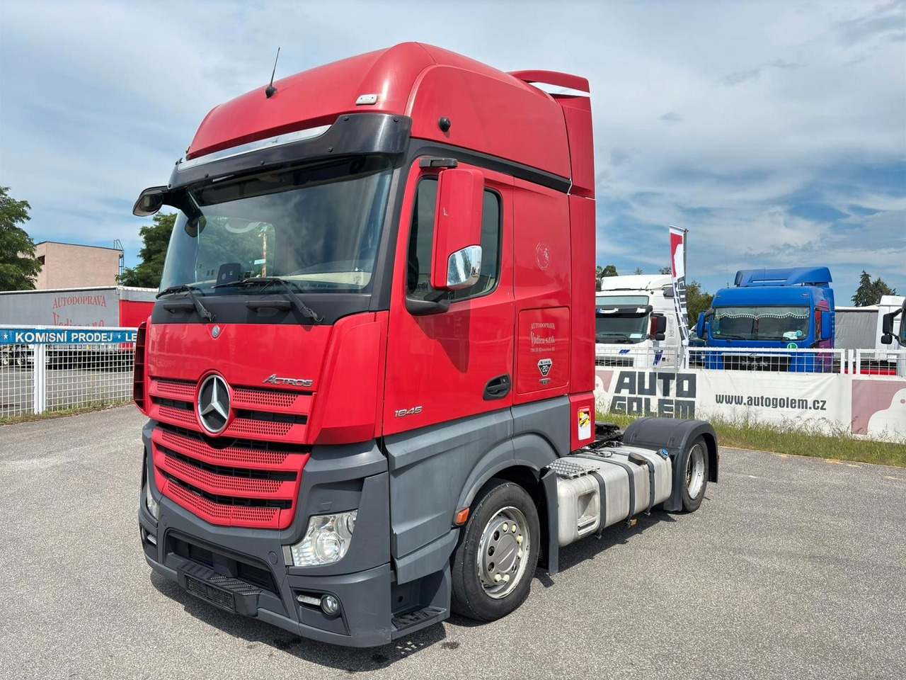 Mercedes-Benz Actros 1845 - Nyergesvontató: 1 kép. Mercedes-Benz Actros 1845 - Nyergesvontató: 1 kép.