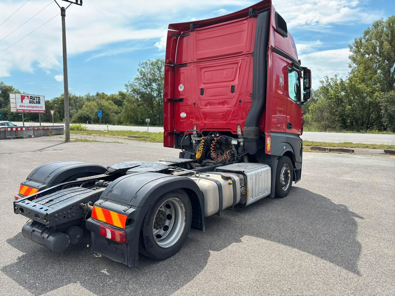 Mercedes-Benz Actros 1845 - Nyergesvontató: 3 kép. Mercedes-Benz Actros 1845 - Nyergesvontató: 3 kép.