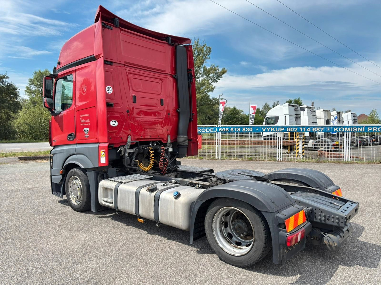 Mercedes-Benz Actros 1845 - Nyergesvontató: 4 kép. Mercedes-Benz Actros 1845 - Nyergesvontató: 4 kép.