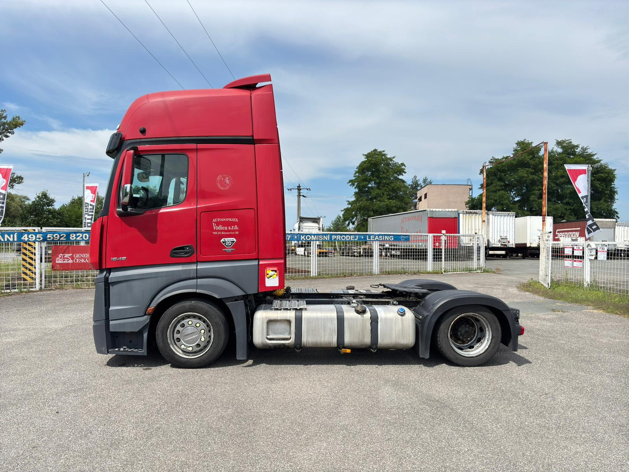 Mercedes-Benz Actros 1845 - Nyergesvontató: 5 kép. Mercedes-Benz Actros 1845 - Nyergesvontató: 5 kép.