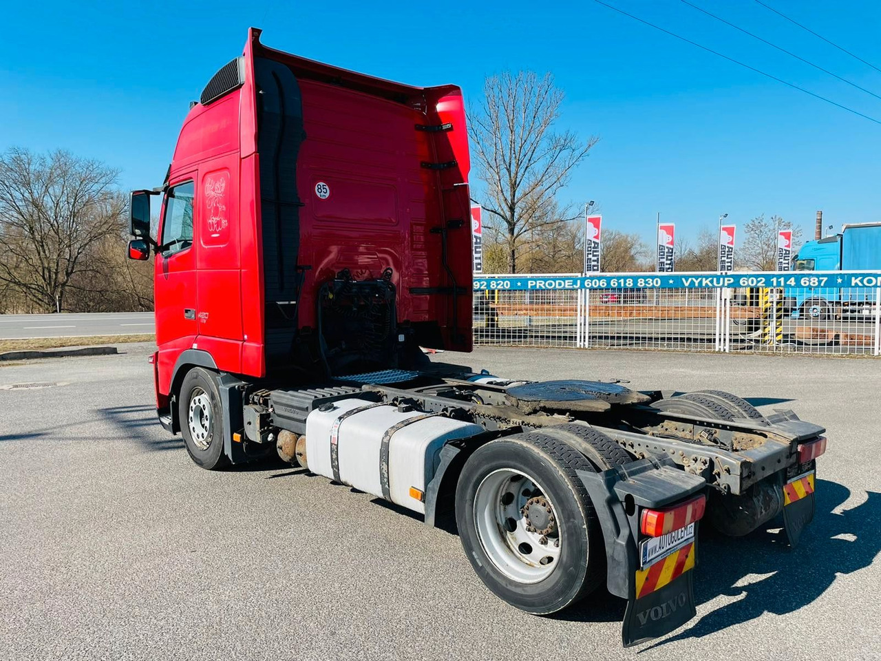 Volvo FH13 420 EEV - Nyergesvontató: 4 kép. Volvo FH13 420 EEV - Nyergesvontató: 4 kép.