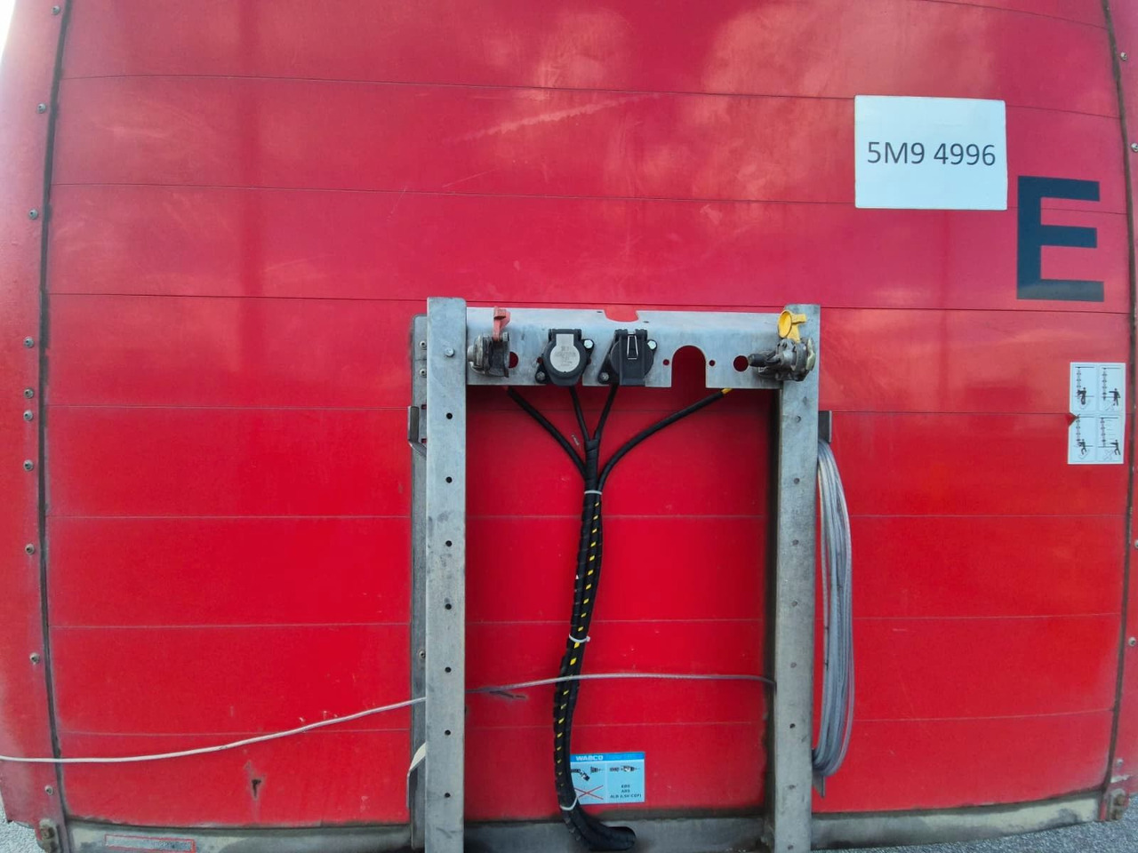 Panav NV36M - Ponyvás félpótkocsi: 3 kép. Panav NV36M - Ponyvás félpótkocsi: 3 kép.