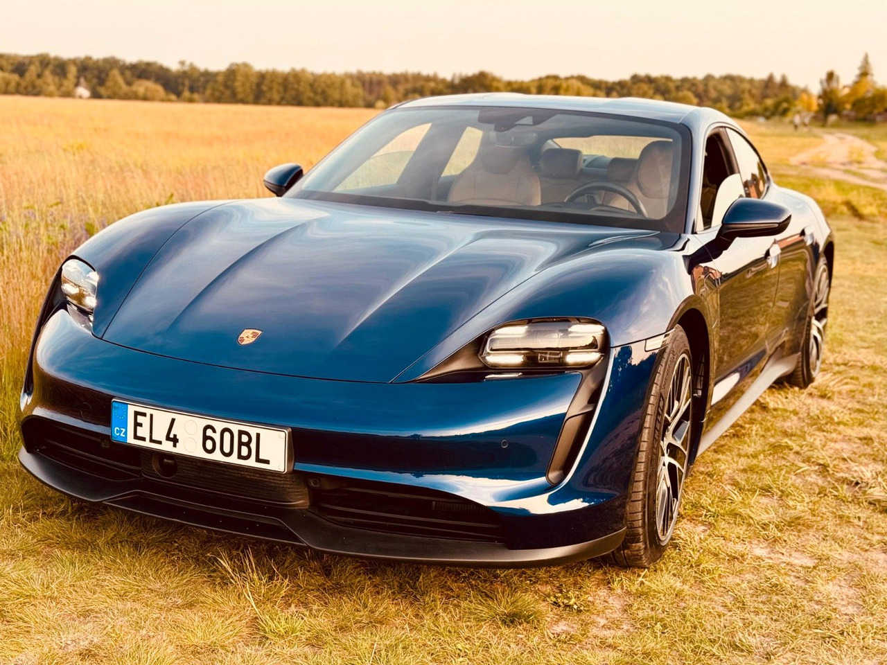 Porsche Taycan CR - Autó: 2 kép. Porsche Taycan CR - Autó: 2 kép.