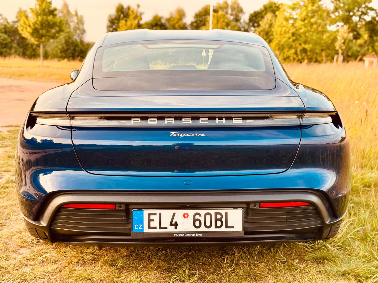 Porsche Taycan CR - Autó: 5 kép. Porsche Taycan CR - Autó: 5 kép.
