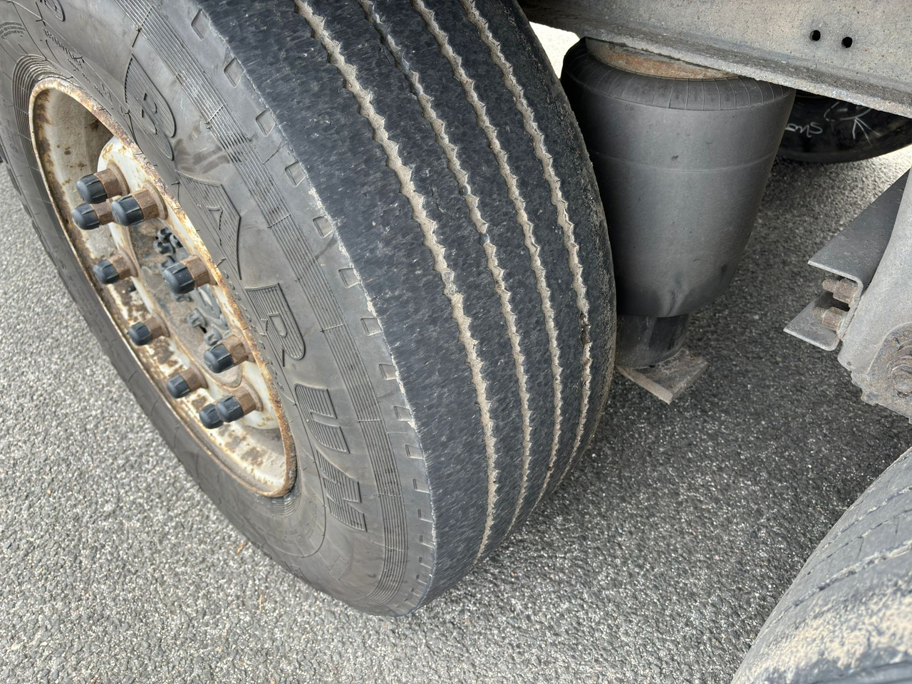 Ponyvás félpótkocsi SCHMITZ SCS 24/L: 6 kép. Ponyvás félpótkocsi SCHMITZ SCS 24/L: 6 kép.